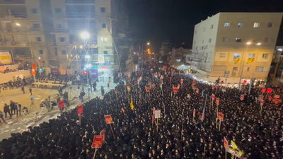 שידור חי: עצרת המחאה נגד חוק הגיוס | דיווח על מספר פצועים מפגיעת אוטובוס בקרבת ההפגנה