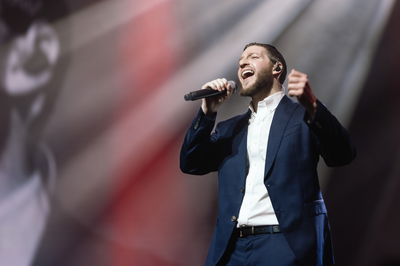 דניאל יטיב בגרסת הלייב ללהיט שלו: "אתה פה איתי"