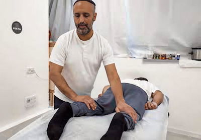 5 טכניקות עיסוי שיעשו פלאים לרגליים העייפות שלכם