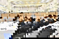 המועצת מתכנסת