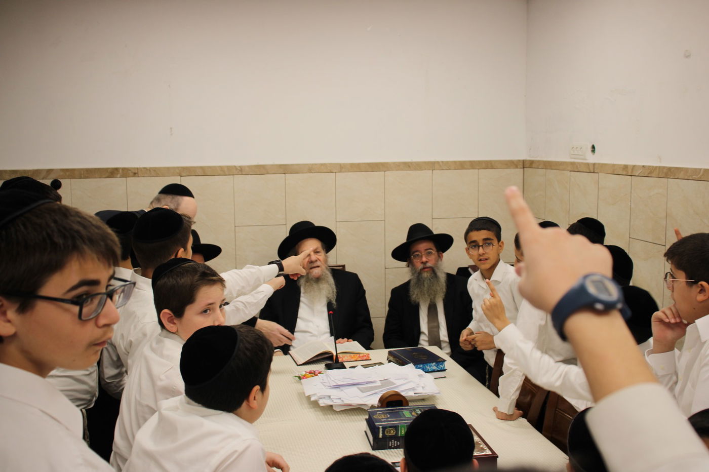 תלמידי "פרי תואר" בבתיהם של גדולי ישראל