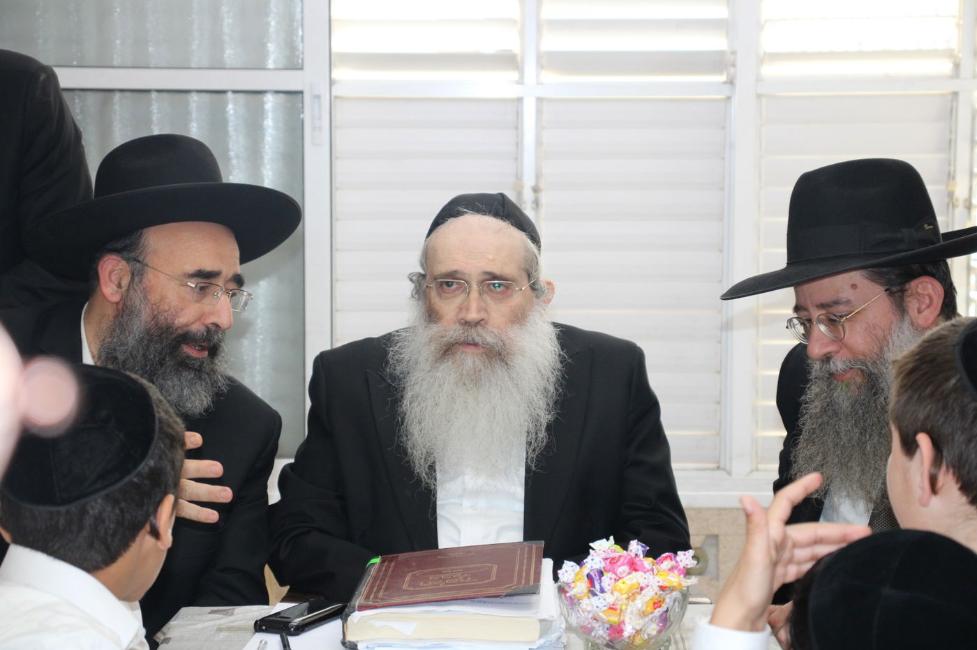 תלמידי "פרי תואר" בבתיהם של גדולי ישראל