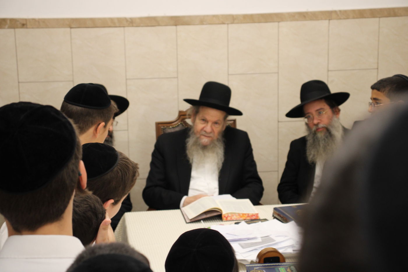 תלמידי "פרי תואר" בבתיהם של גדולי ישראל