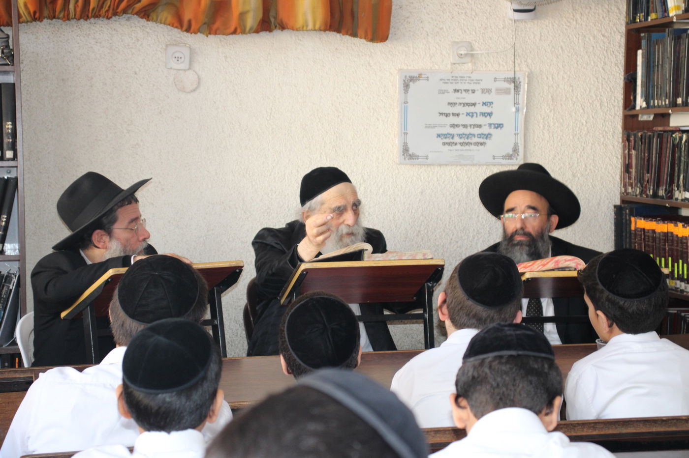 תלמידי "פרי תואר" בבתיהם של גדולי ישראל