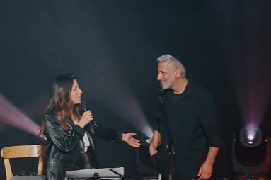 השחקנית המוכרת נפגשה עם אחיה על הבמה: "אני חילונית גמורה והוא אדמו"ר"