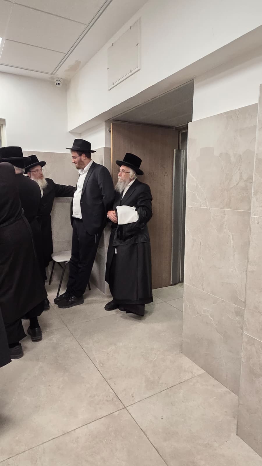 מחכים בזמן הכינוס