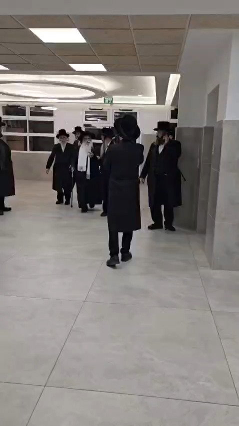 הרבי מצאנז נכנס