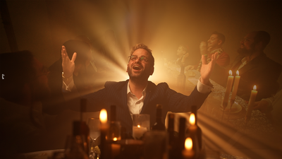 מוטי כרמל מחדש את דודי קאליש בעברית: "אשת חיל"