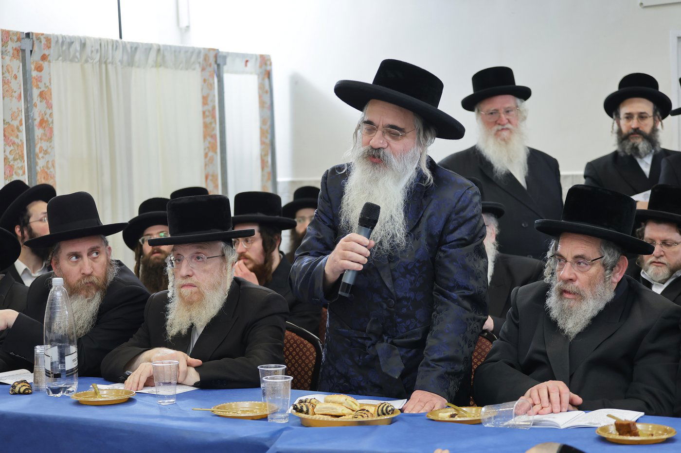 האדמו"ר מלעלוב ירושלים נואם