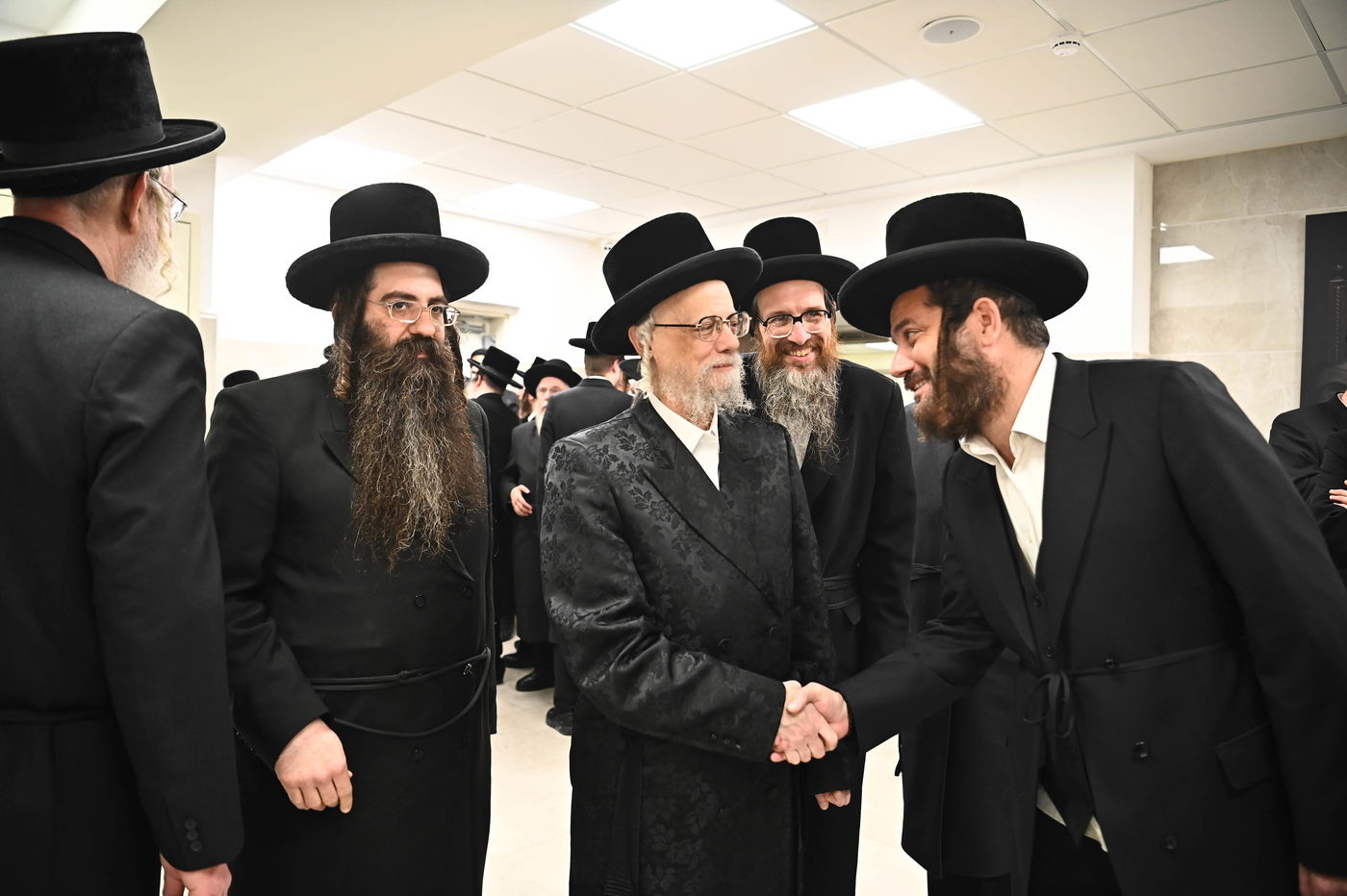 האדמו"ר מסערט ויז'ניץ עם ולצר