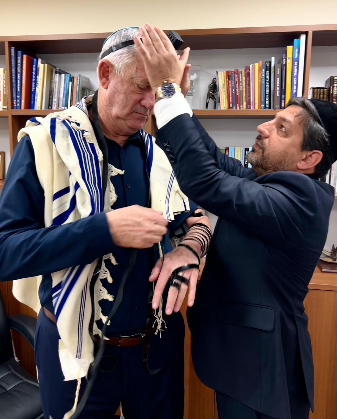 התפילין של בני גנץ