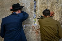 המתווה הדרמטי של הגר"ד לייבל והאדמו"ר מקרלין לפתרון משבר הגיוס