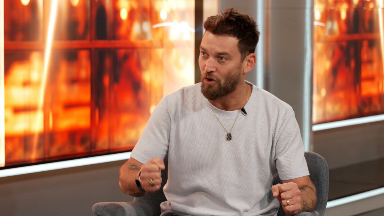 השחקן דין מירושניקוב בריאיון