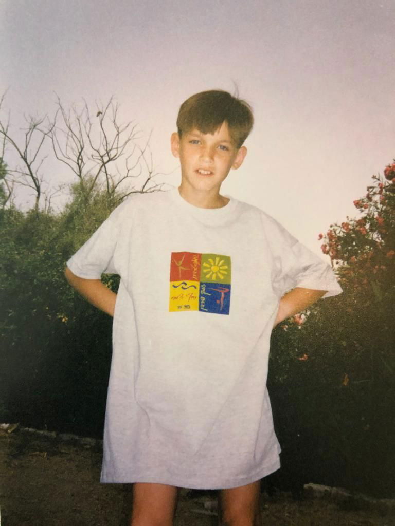 השחקן דין מירושניקוב בילדותו