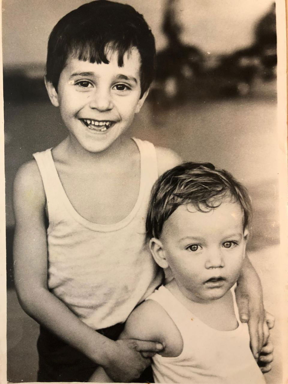 השחקן דין מירושניקוב בילדותו