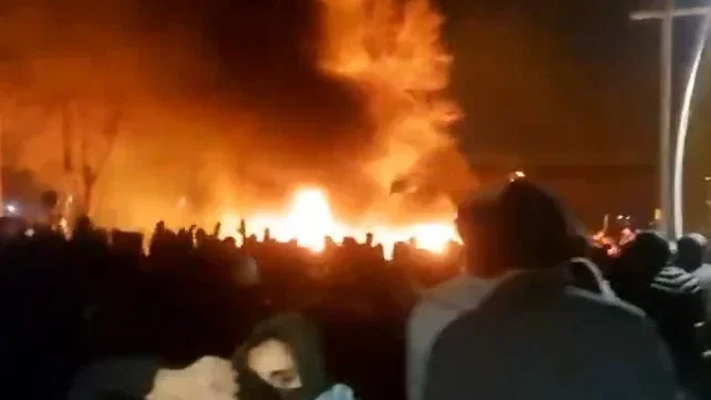 הסיבה לניתוק האינטרנט? טענות קשות על טבח במפגינים באיראן | בישראל חוששים מהסלמה אזורית