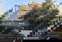 בית עם שער חשמלי לחניה  | אין קשר לכתבה