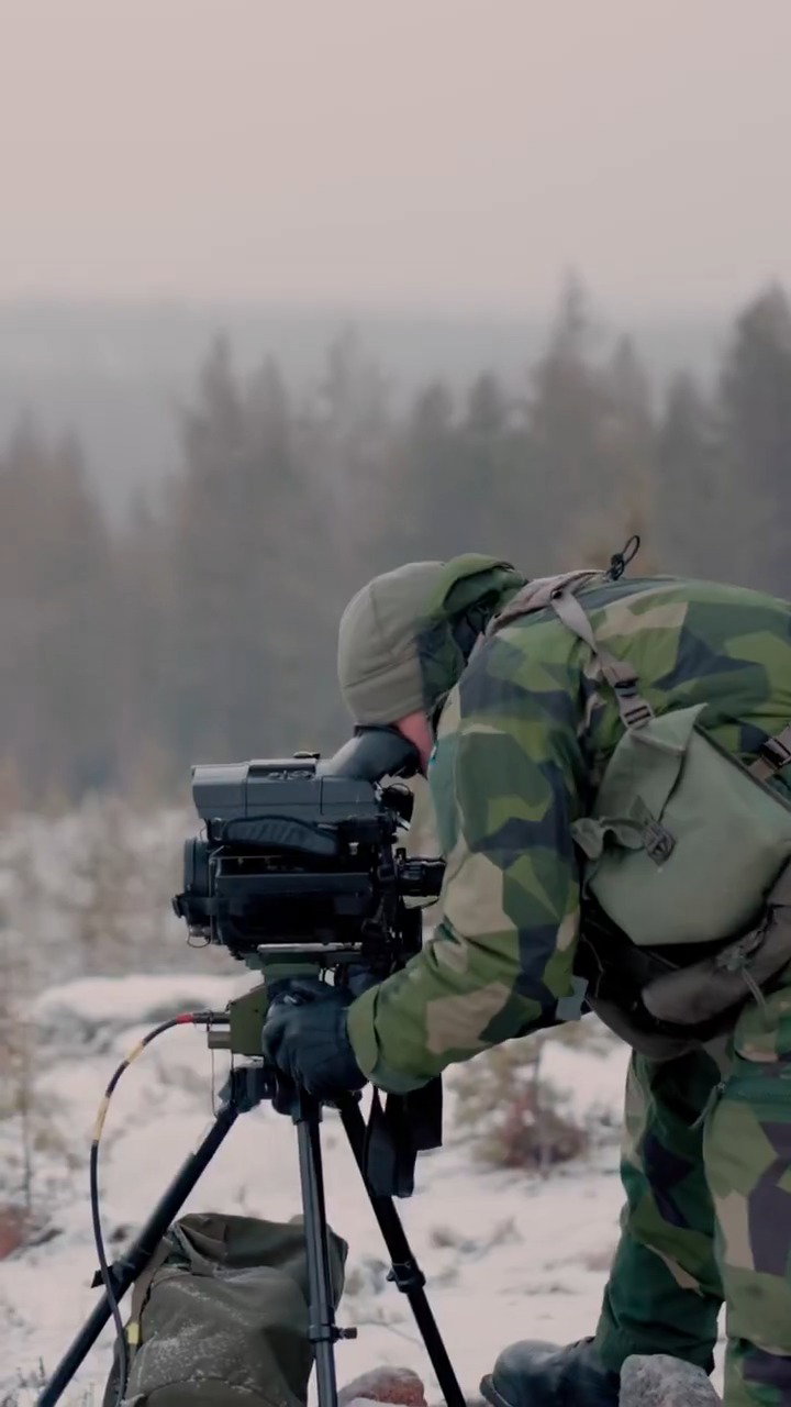 מטוסי הקרב F/A-18 הורנט של חיל האוויר הפיני הטילו פצצות מונחות
