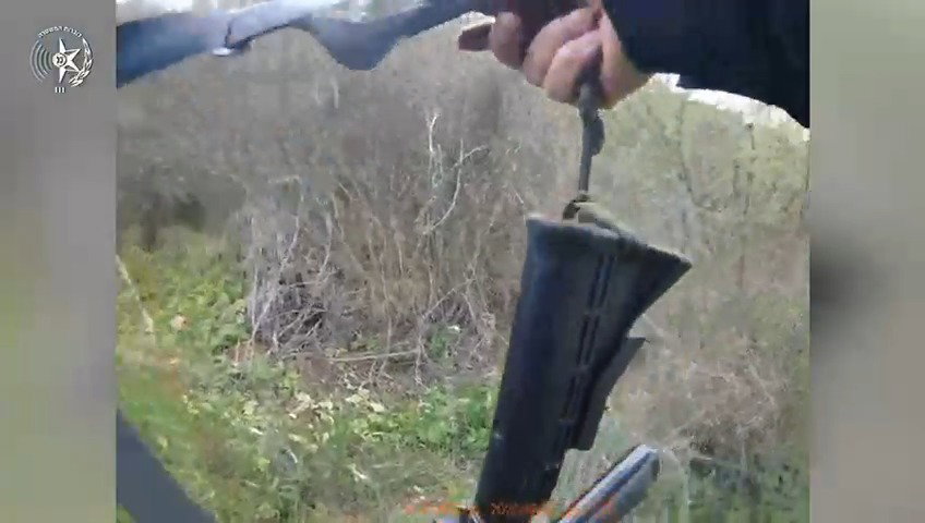 ממצלמות השוטרים: הרגע שבו נמצא הנשק הגנוב