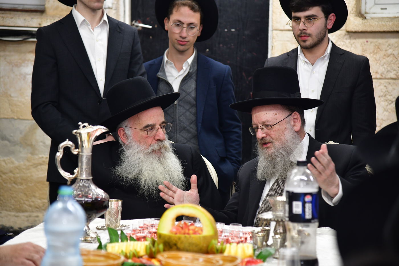 האדמו"ר מנובומינסק בביקור בישיבת מאור יצחק במושב חמד.