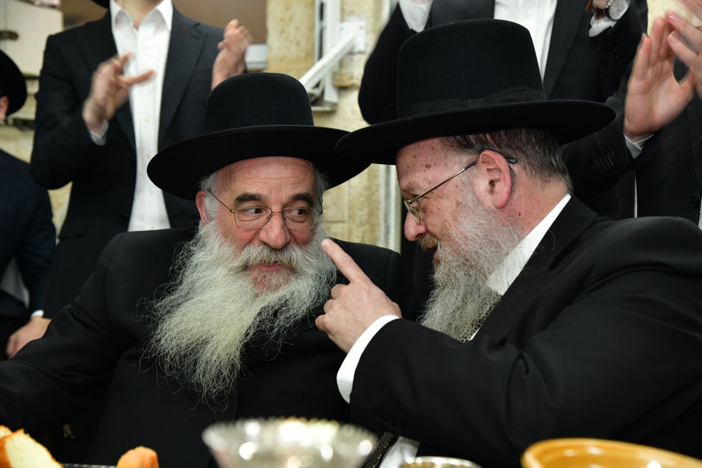 האדמו"ר מנובומינסק בביקור בישיבת מאור יצחק במושב חמד.