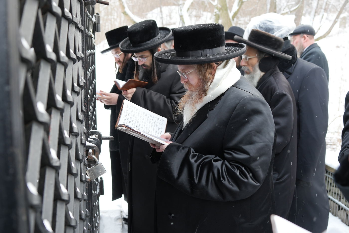 האדמו"ר משומרי אמונים במסע הקודש לפולין