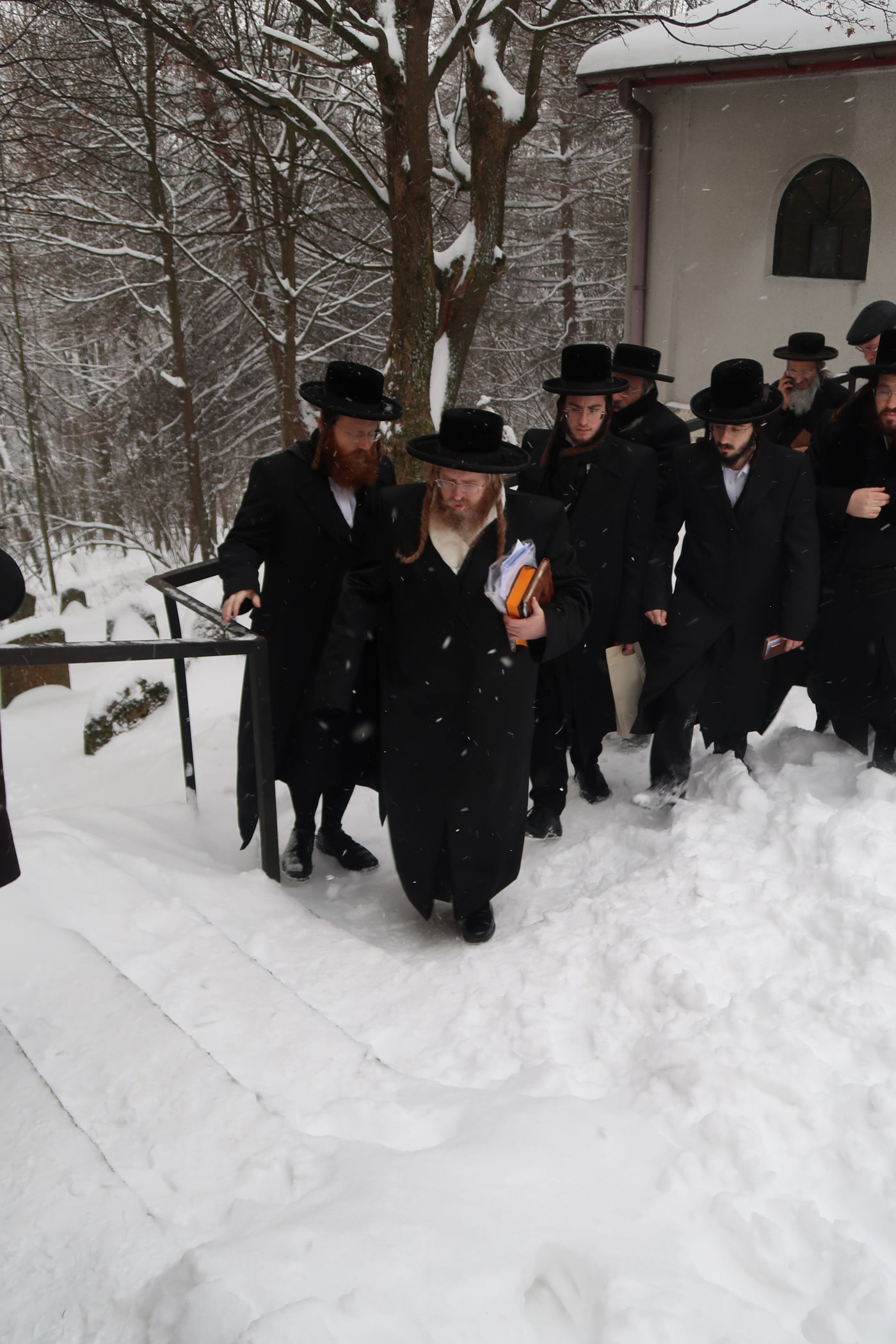 האדמו"ר משומרי אמונים במסע הקודש לפולין