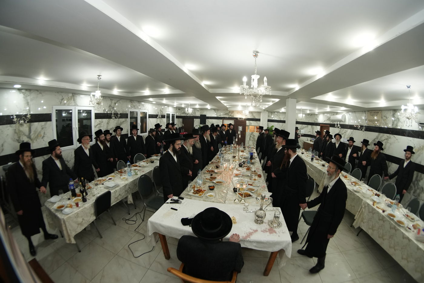 האדמו"ר משומרי אמונים במסע הקודש לפולין