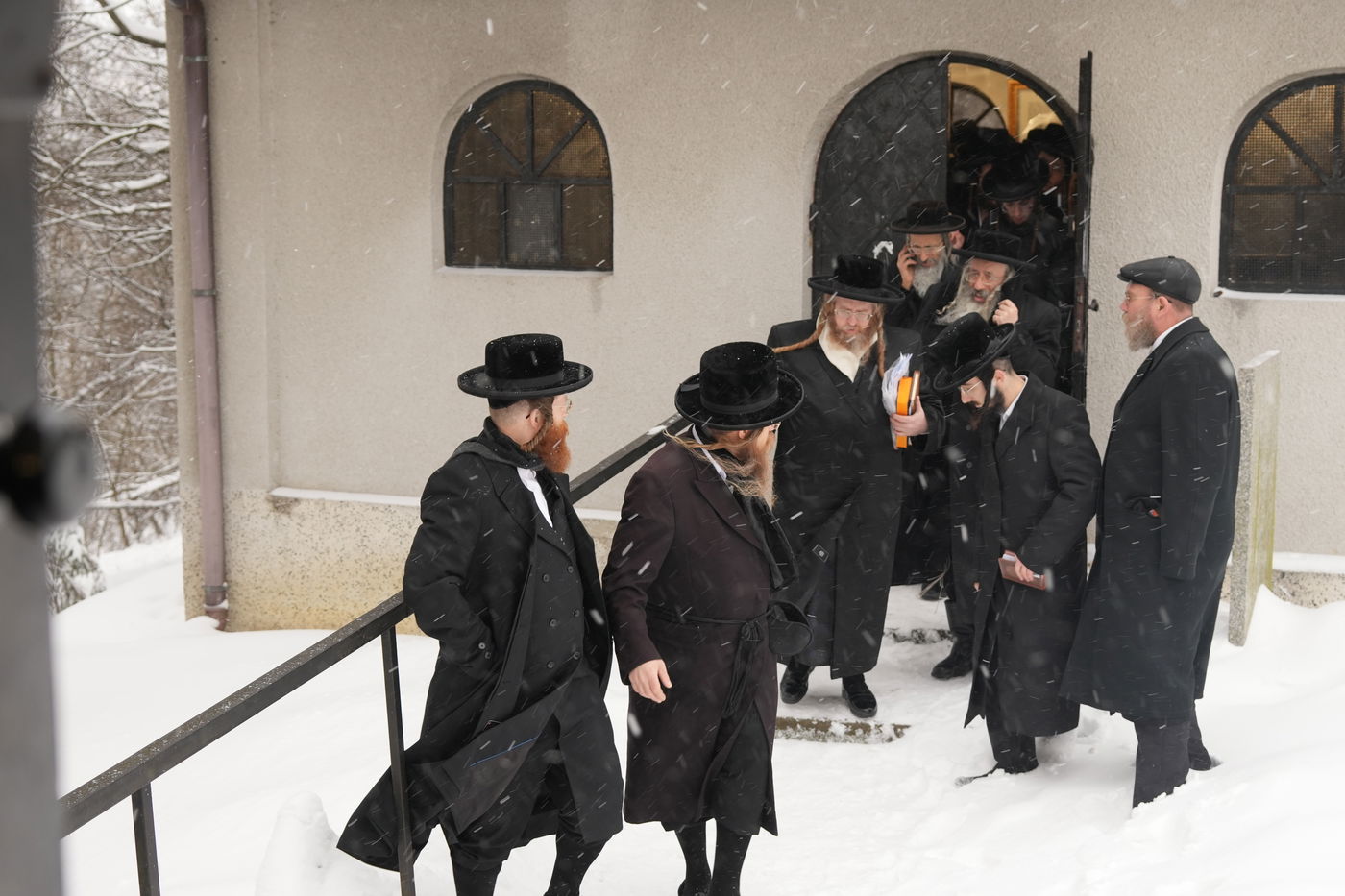 האדמו"ר משומרי אמונים במסע הקודש לפולין