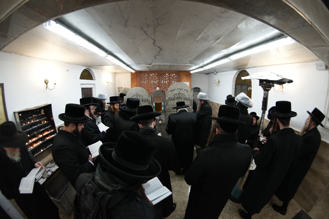 האדמו"ר משומרי אמונים במסע הקודש לפולין