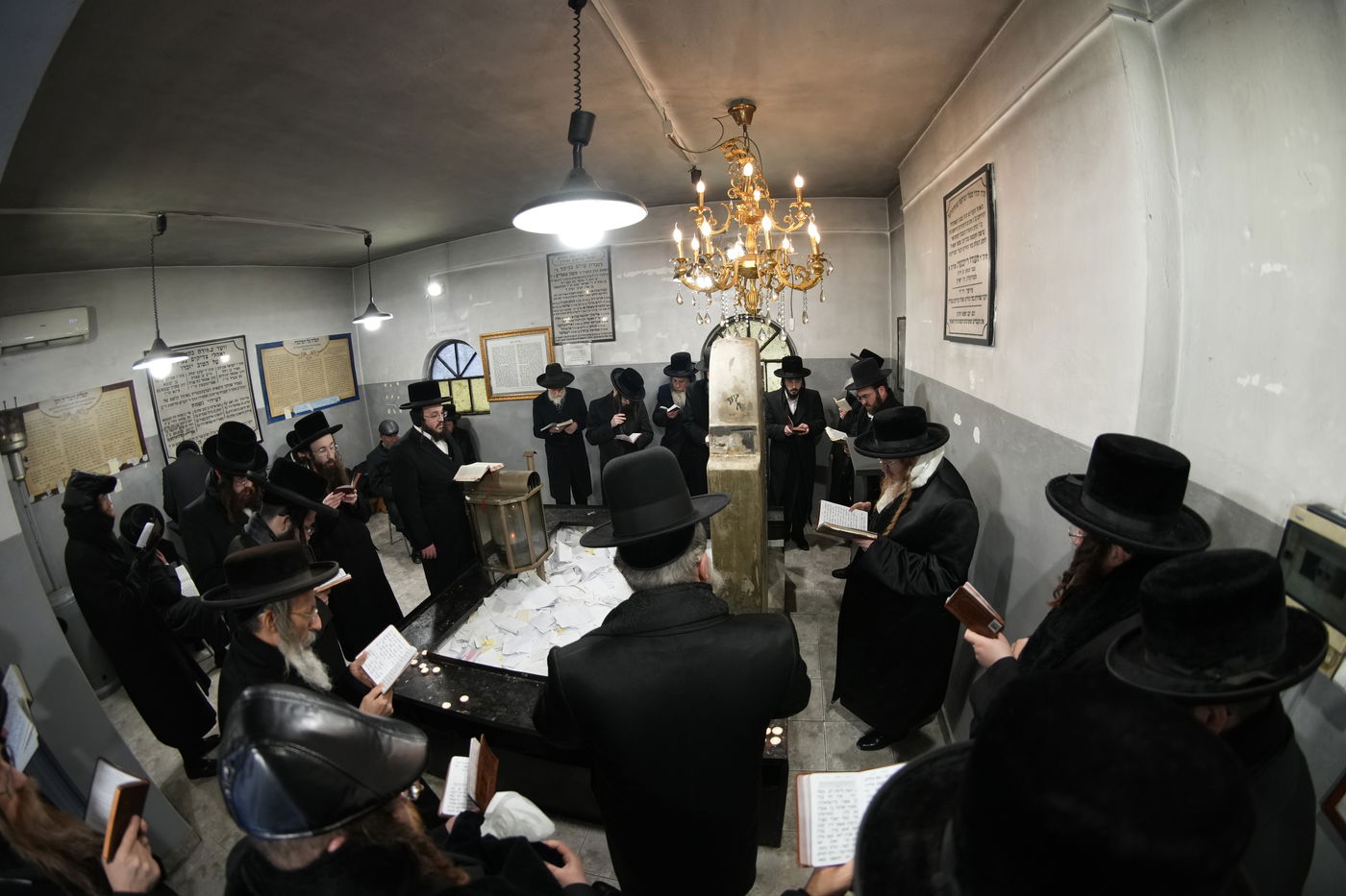 האדמו"ר משומרי אמונים במסע הקודש לפולין