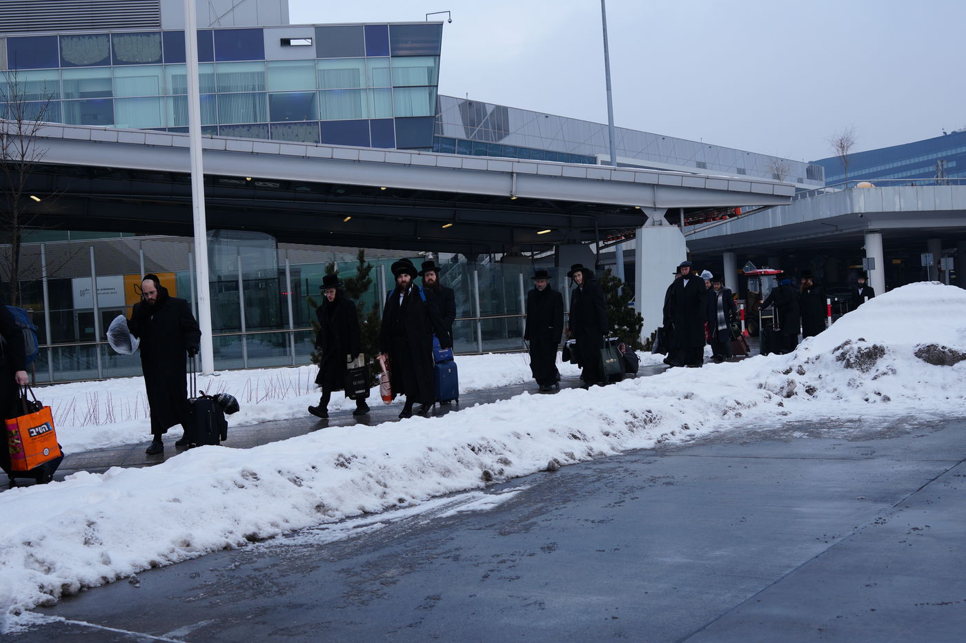 האדמו"ר משומרי אמונים במסע הקודש לפולין