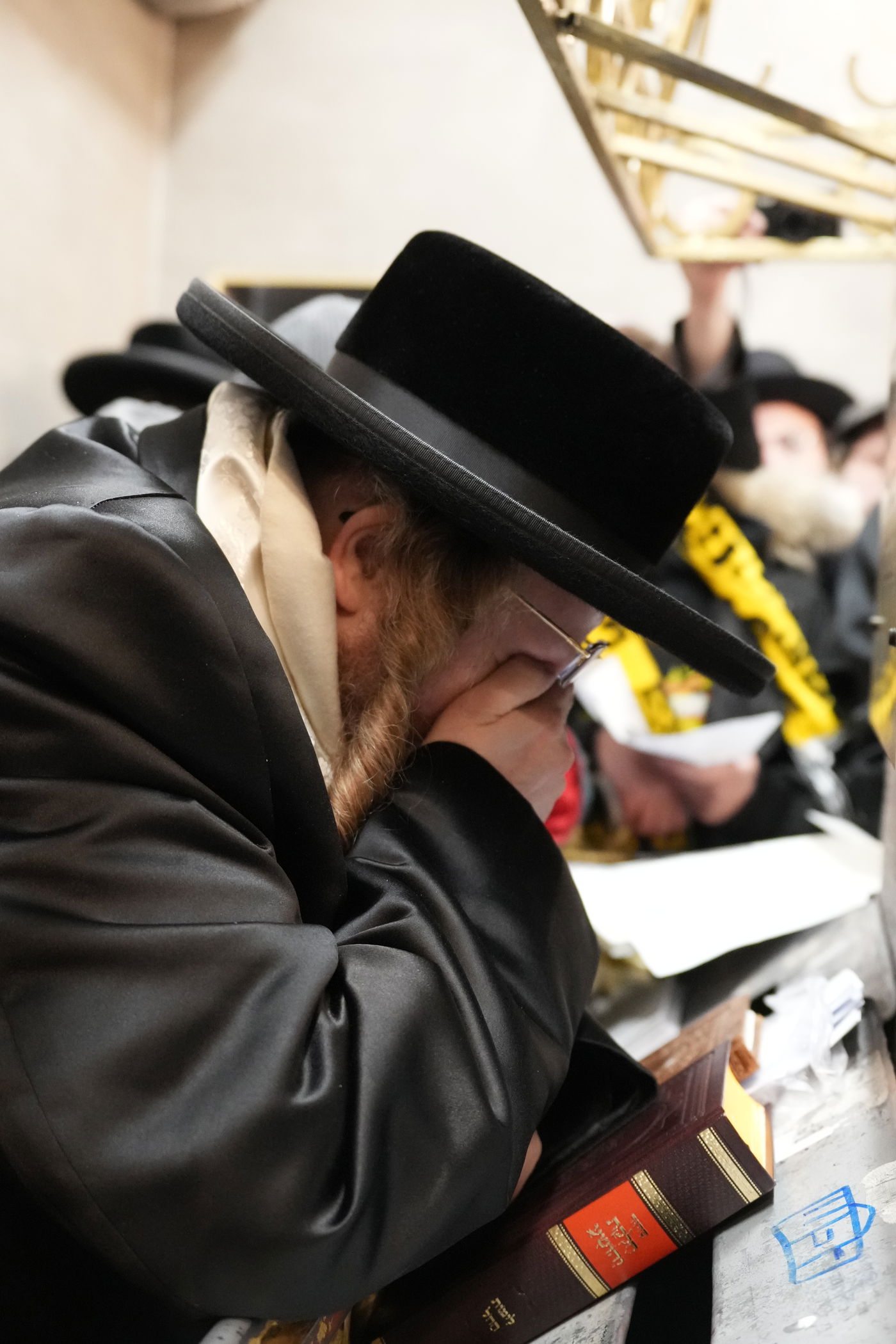 האדמו"ר משומרי אמונים במסע הקודש לפולין