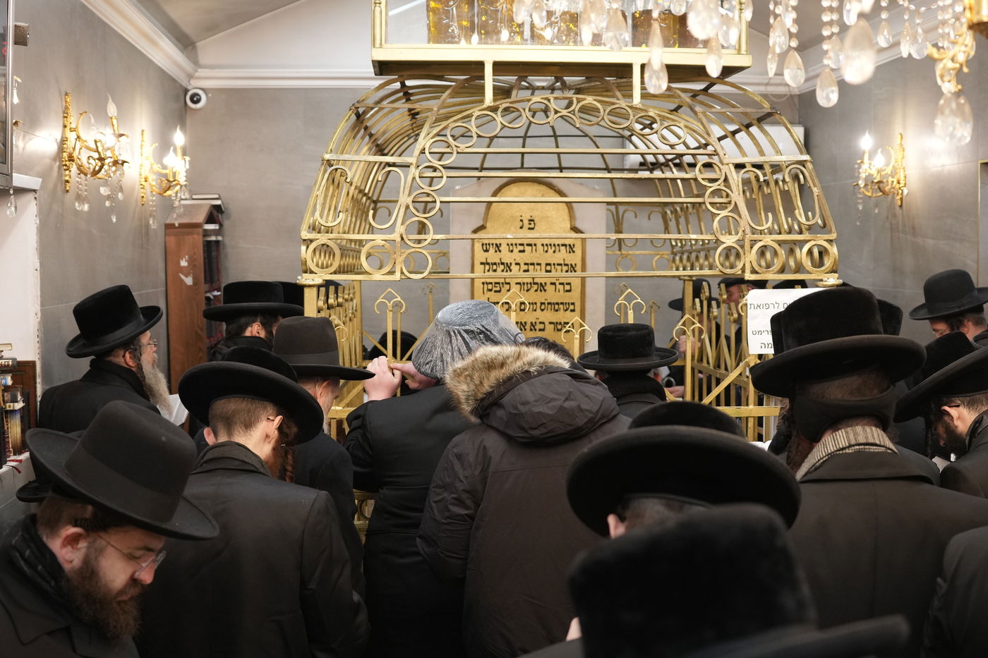 האדמו"ר משומרי אמונים במסע הקודש לפולין