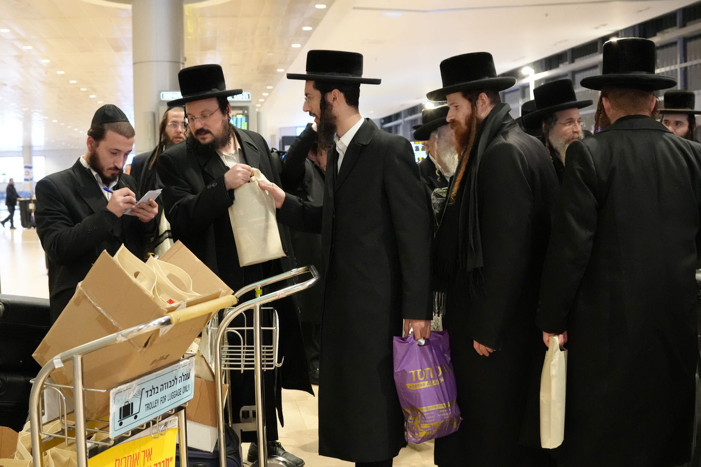 האדמו"ר משומרי אמונים במסע הקודש לפולין