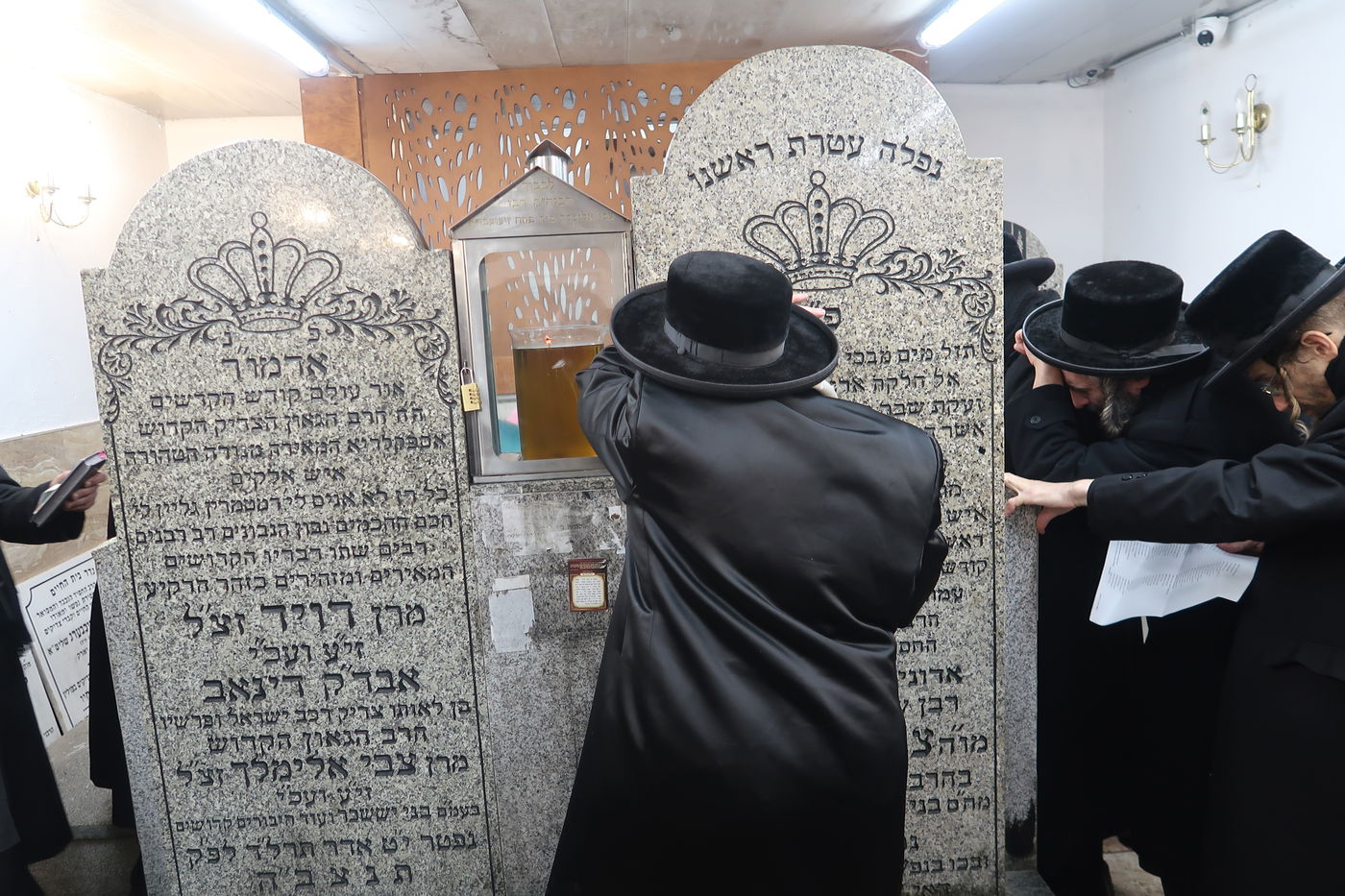 האדמו"ר משומרי אמונים במסע הקודש לפולין