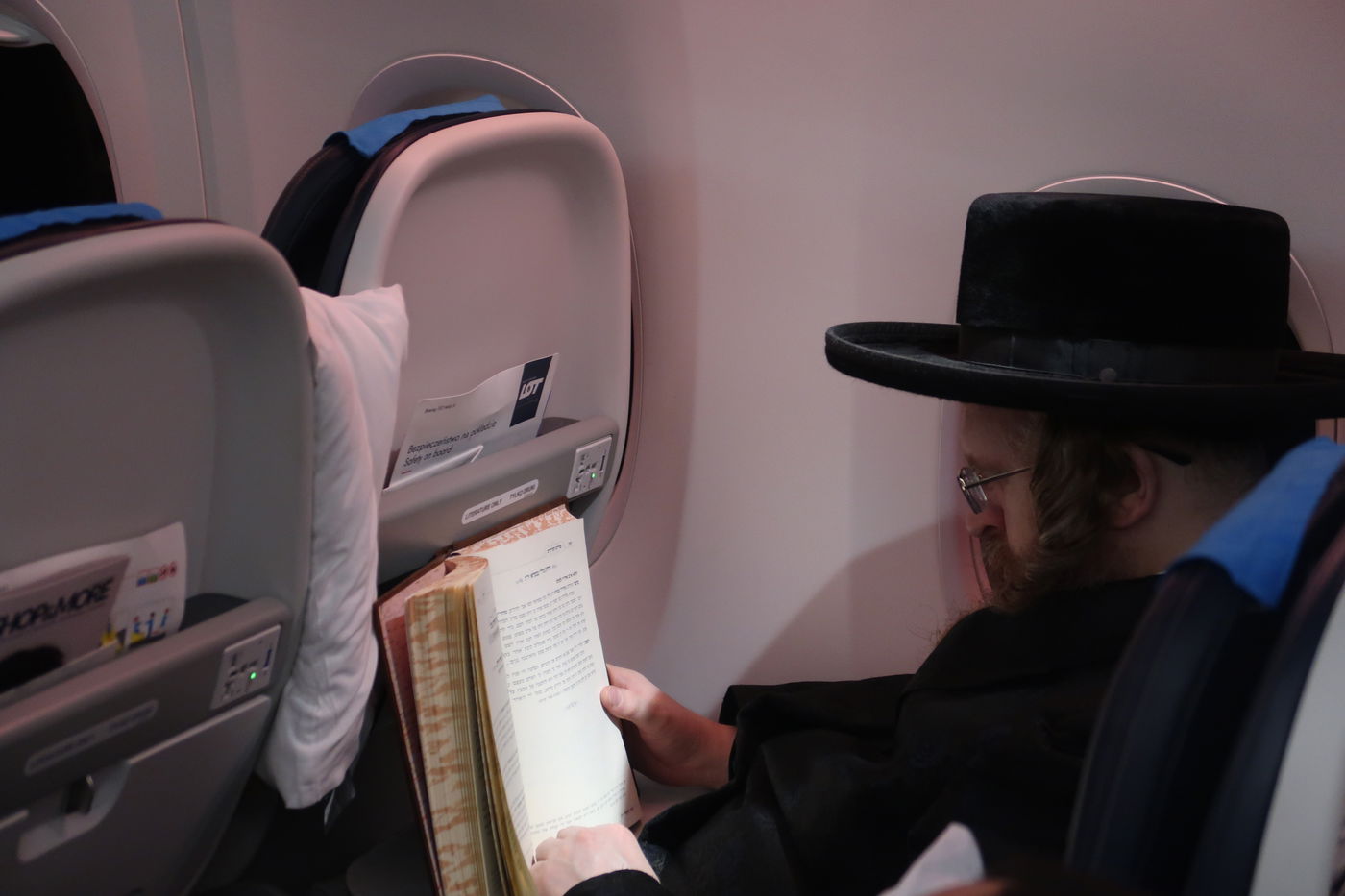 האדמו"ר משומרי אמונים במסע הקודש לפולין