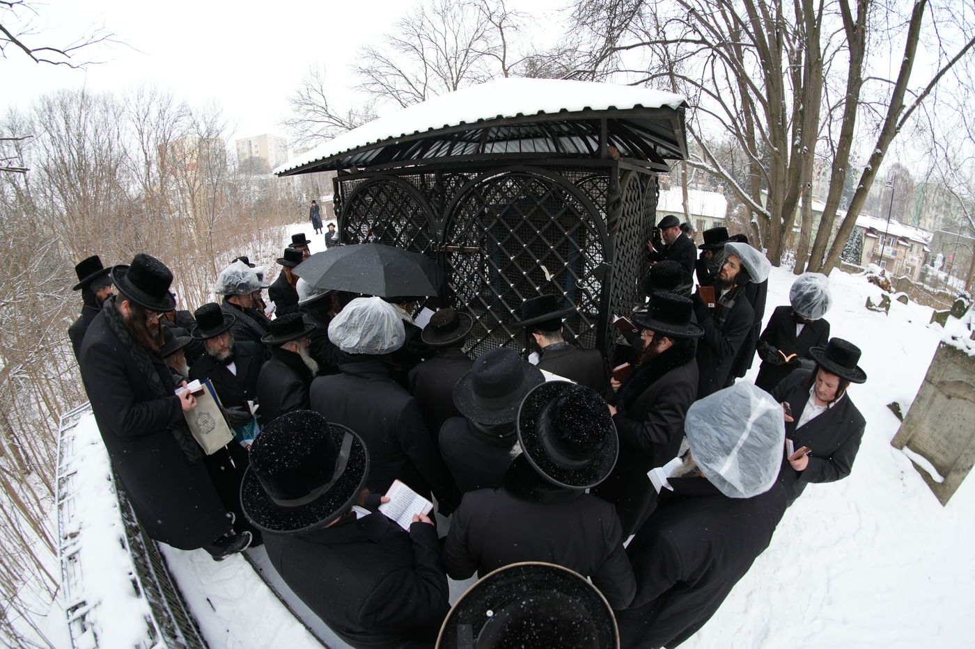 האדמו"ר משומרי אמונים במסע הקודש לפולין