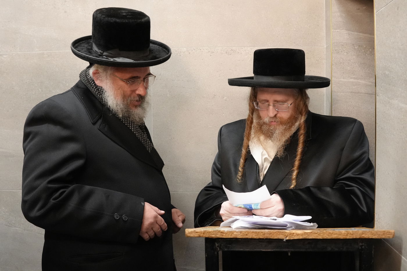 האדמו"ר משומרי אמונים במסע הקודש לפולין