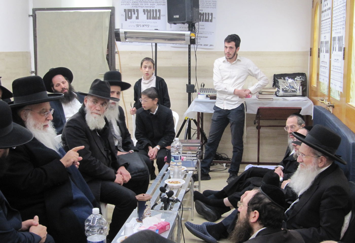 ניחום אבלים אצל הגה"צ עזרא ניסן 