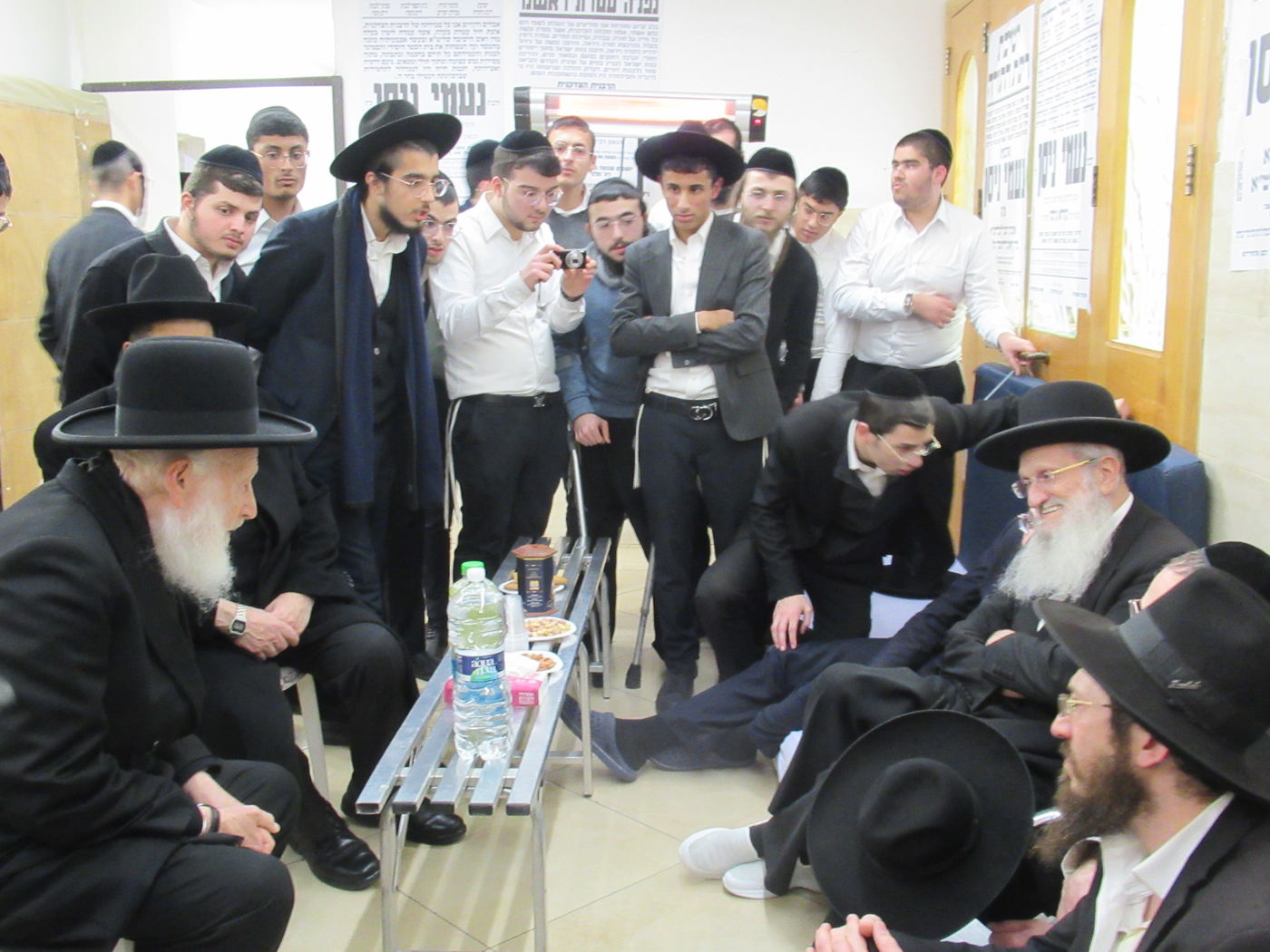 ניחום אבלים אצל הגה"צ עזרא ניסן 