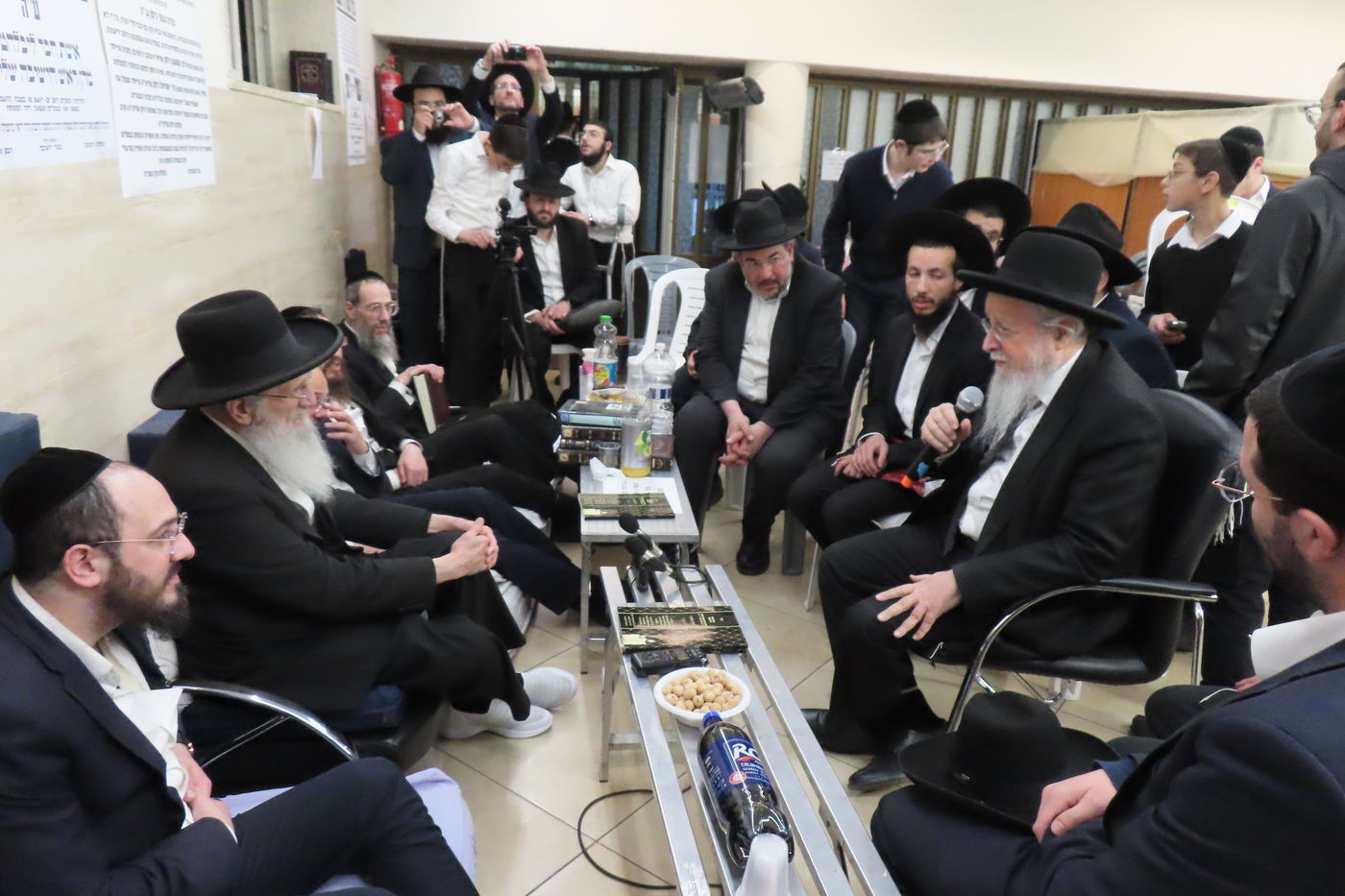 ניחום אבלים אצל הגה"צ עזרא ניסן 