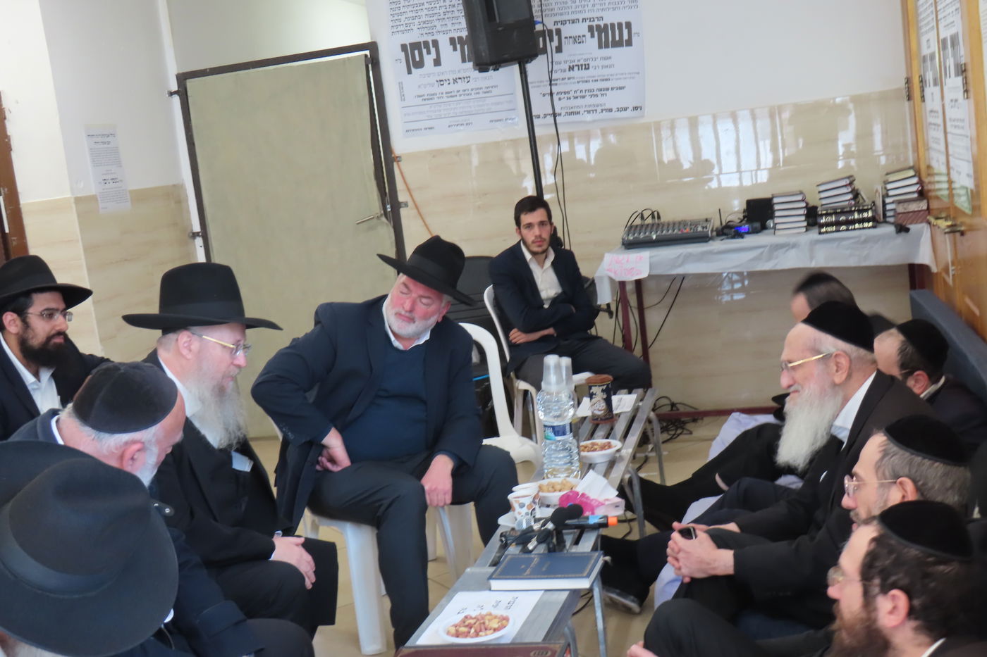 ניחום אבלים אצל הגה"צ עזרא ניסן 