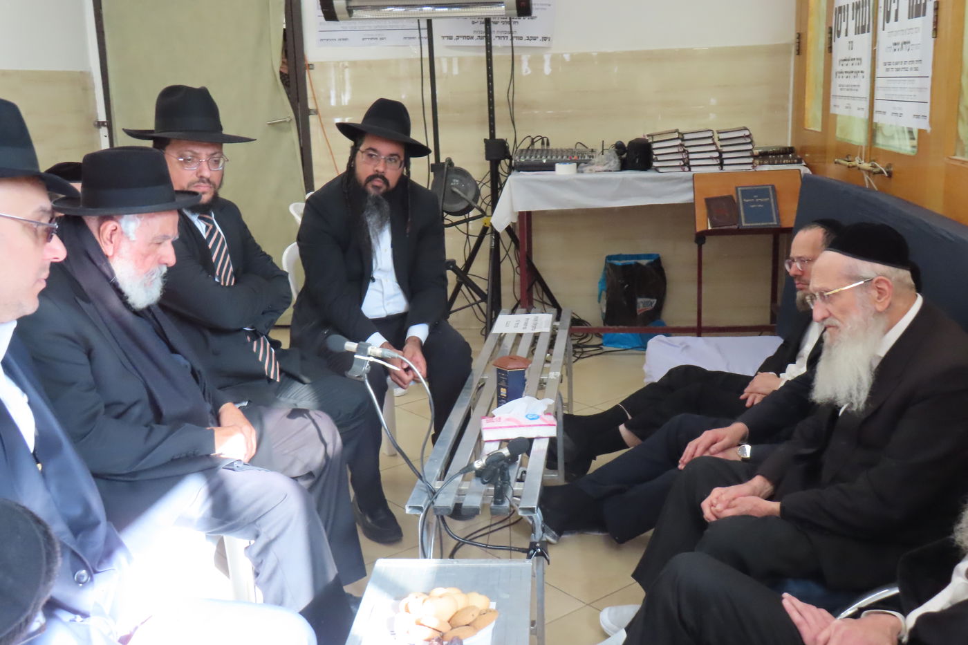 ניחום אבלים אצל הגה"צ עזרא ניסן 