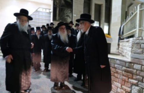 האדמו"ר ממודז'יץ והגר"צ רבינוביץ אצל האדמו"ר מצאנז