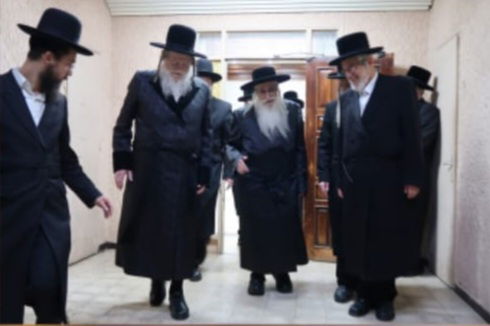 האדמו"ר ממודז'יץ והגר"צ רבינוביץ אצל האדמו"ר מצאנז