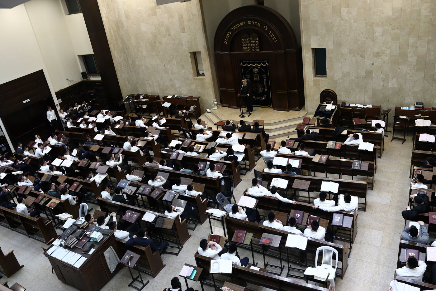 ראש הישיבה הגאון רבי יהושע אייכנשטיין בישיבת "מאור התלמוד"