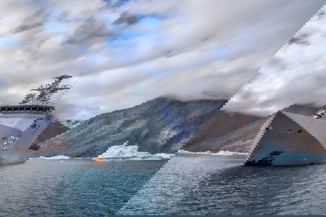 ספינת פיקוח בחופי גרינלנד