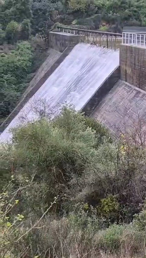 סכר בית זית עלה על גדותיו