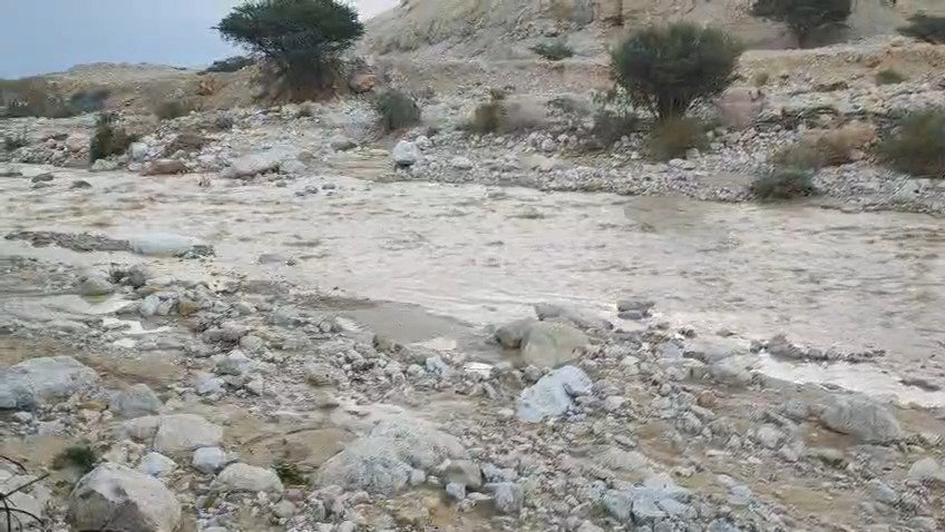 נחל ערוגות זורם